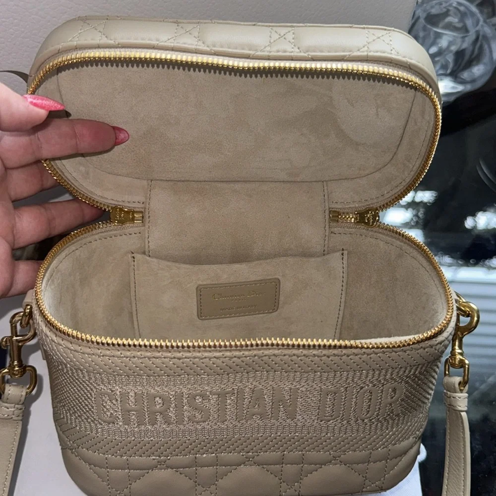 🔥LIKE NEW🔥 Dior Lambskin Cannage Small Diortravel Vanity Case Warm - Picture 10 of 13